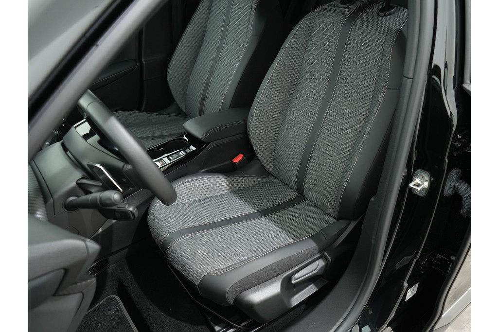 Peugeot 2008 1.2 HYBRID 145PK ALLURE E-DCS6 56295479-3.jpg | Hvauto.nl