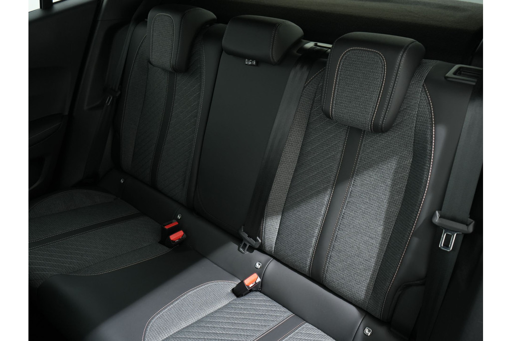 Peugeot 2008 1.2 HYBRID 145PK ALLURE E-DCS6 56295479-4.jpg | Hvauto.nl
