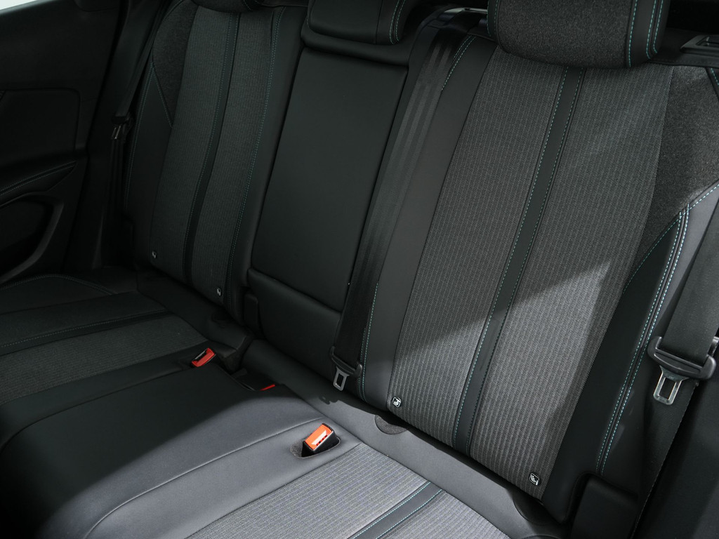Peugeot 3008 1.2 130PK ALLURE EAT8 56334929-4.jpg | Hvauto.nl