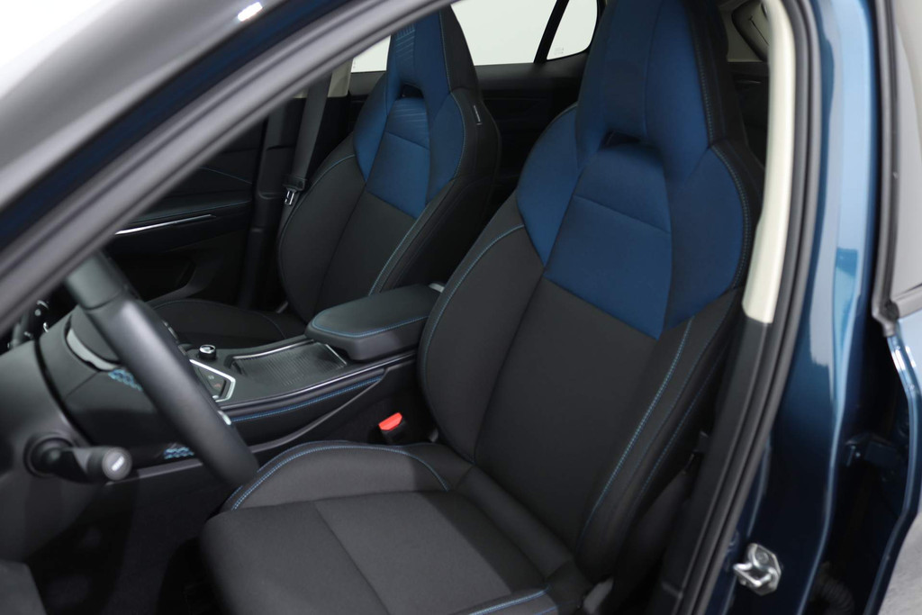 Lynk & Co 01 1.5 PLUG-IN HYBRID 261PK AUT7 56390468-3.jpg | Hvauto.nl