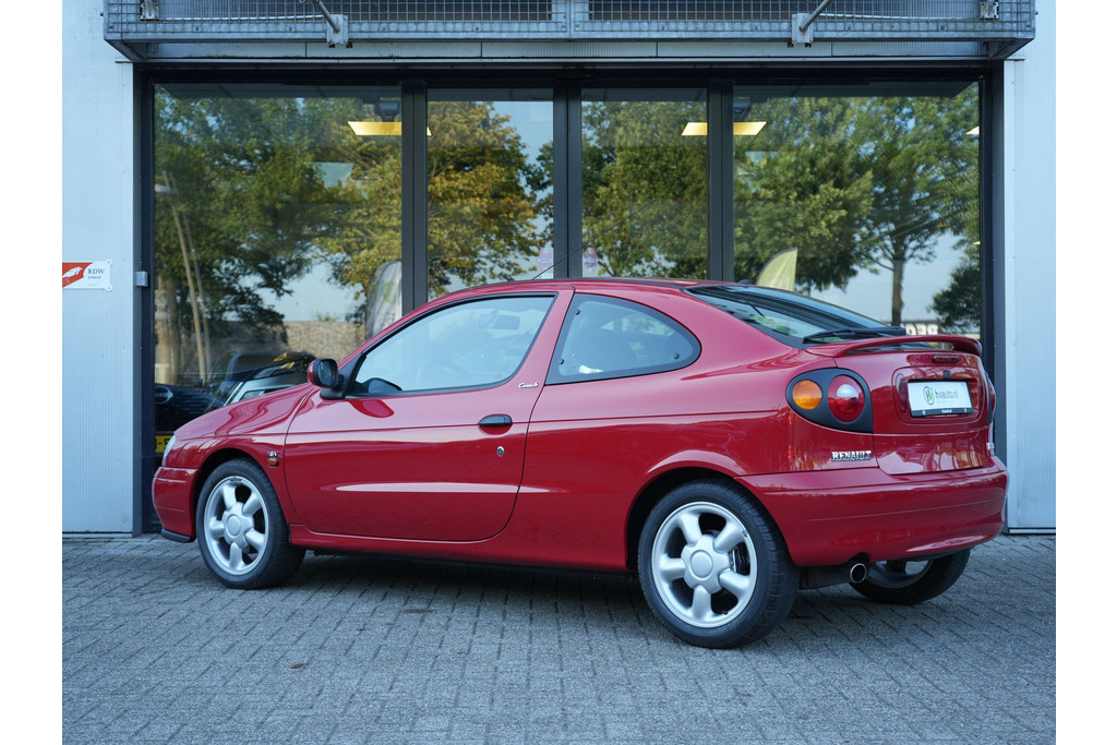 Renault Mégane COUPÉ 2.0-16V 147PK F7R 56428539-2.jpg | Hvauto.nl