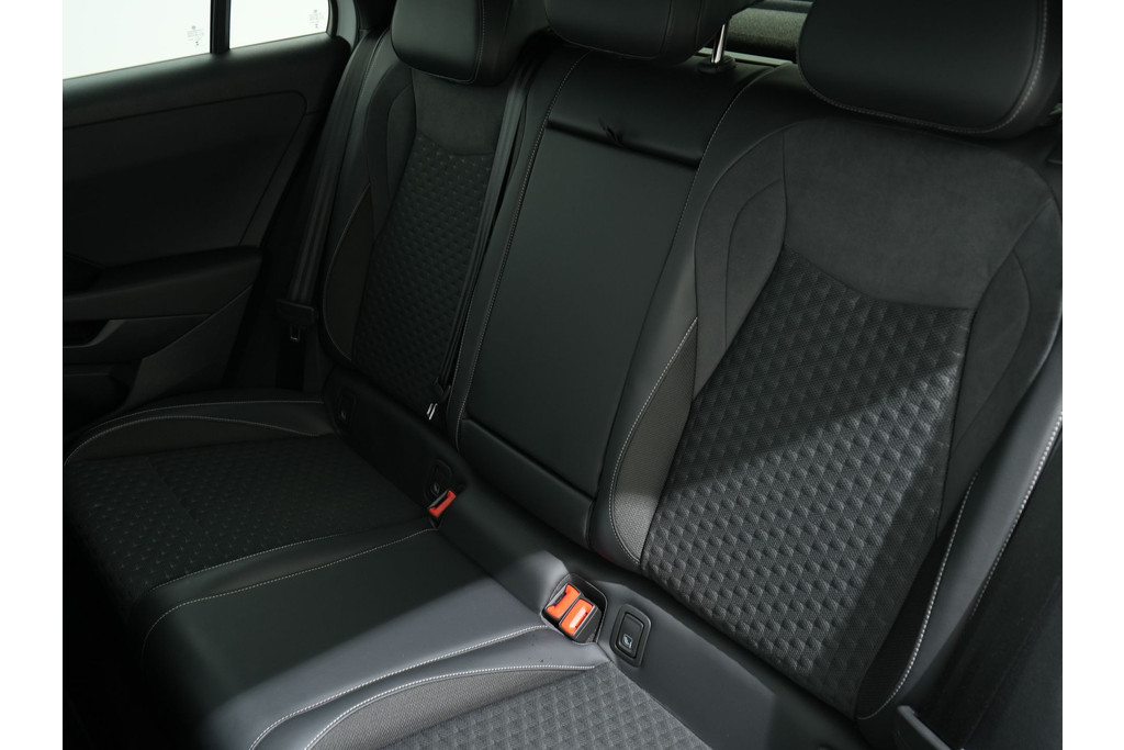 Volkswagen T-Roc 1.5 ETSI 150PK R-LINE DSG7 56535429-4.jpg | Hvauto.nl