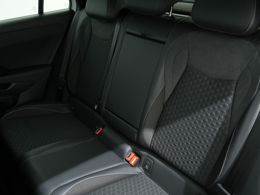 Volkswagen T-Roc 1.5 ETSI 150PK R-LINE DSG7 56535429-4.jpg | Hvauto.nl