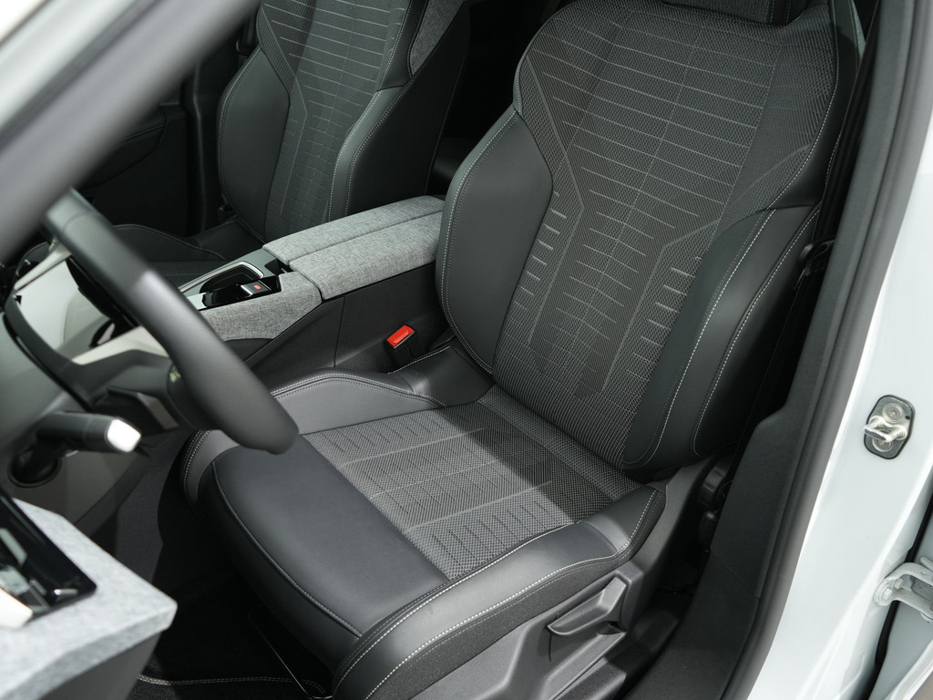 Peugeot 3008 1.2 HYBRID 145PK GT E-DCS6 56757126-3.jpg | Hvauto.nl