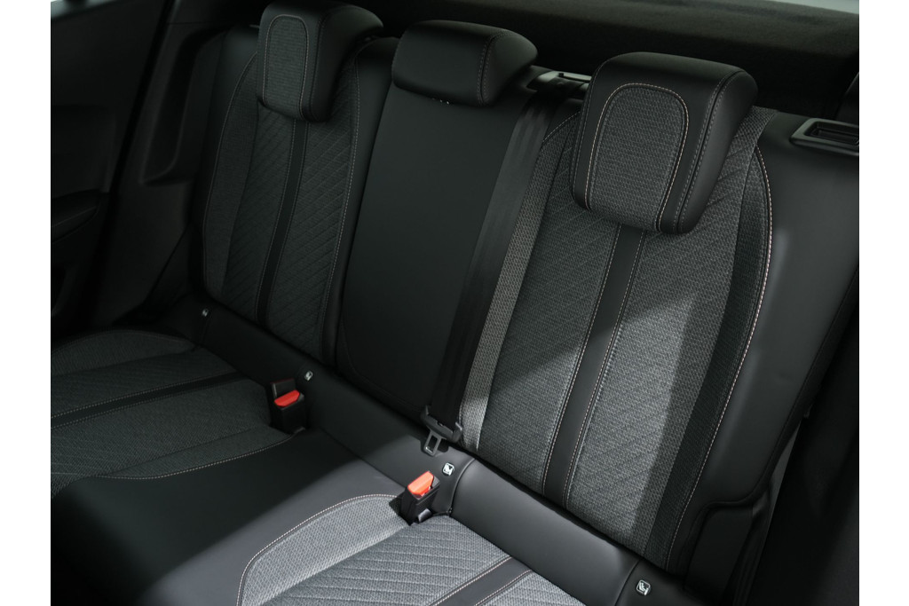 Peugeot 2008 1.2 HYBRID 145PK ALLURE E-DCS6 56763382-4.jpg | Hvauto.nl