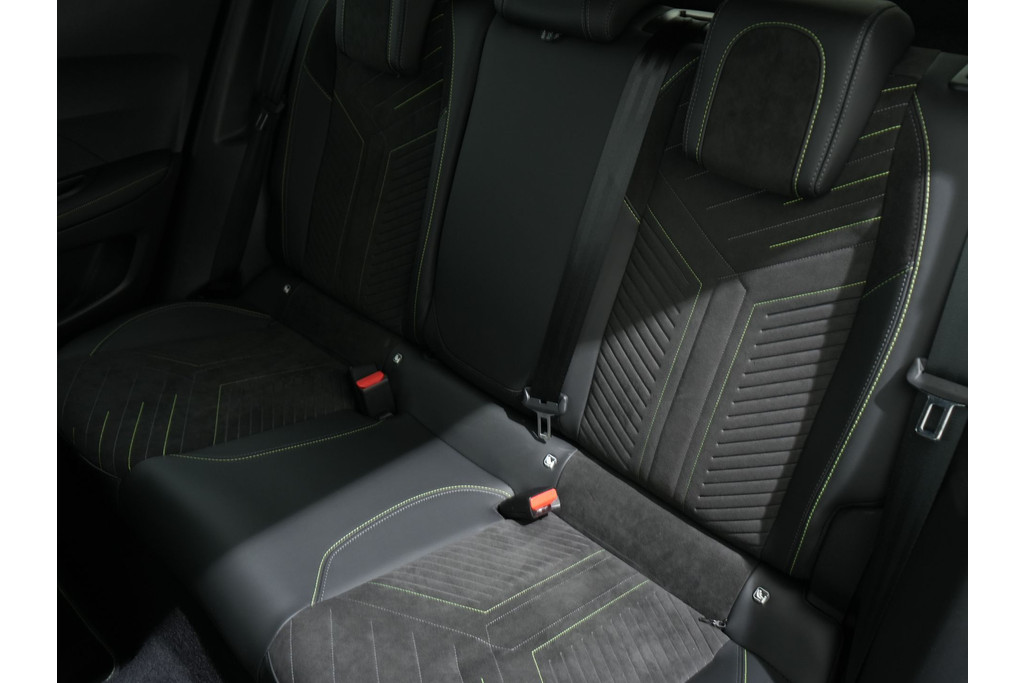 Peugeot 2008 1.2 TURBO 130PK GT EAT8 56765206-4.jpg | Hvauto.nl