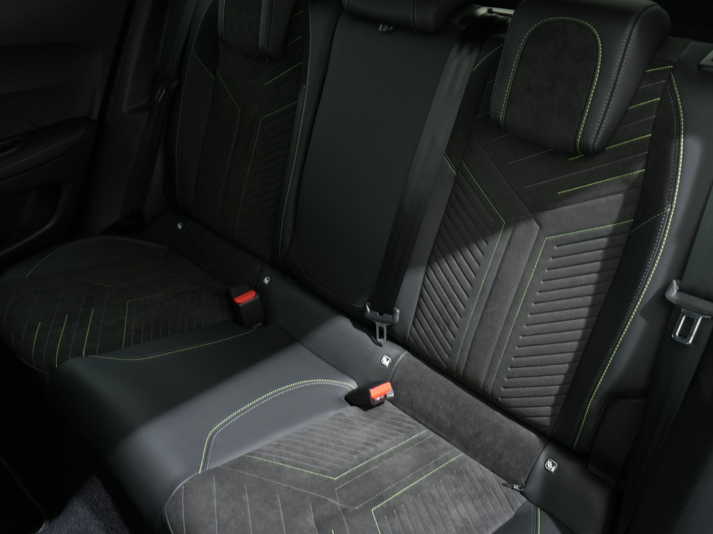 Peugeot 2008 1.2 TURBO 130PK GT EAT8 56765206-4.jpg | Hvauto.nl