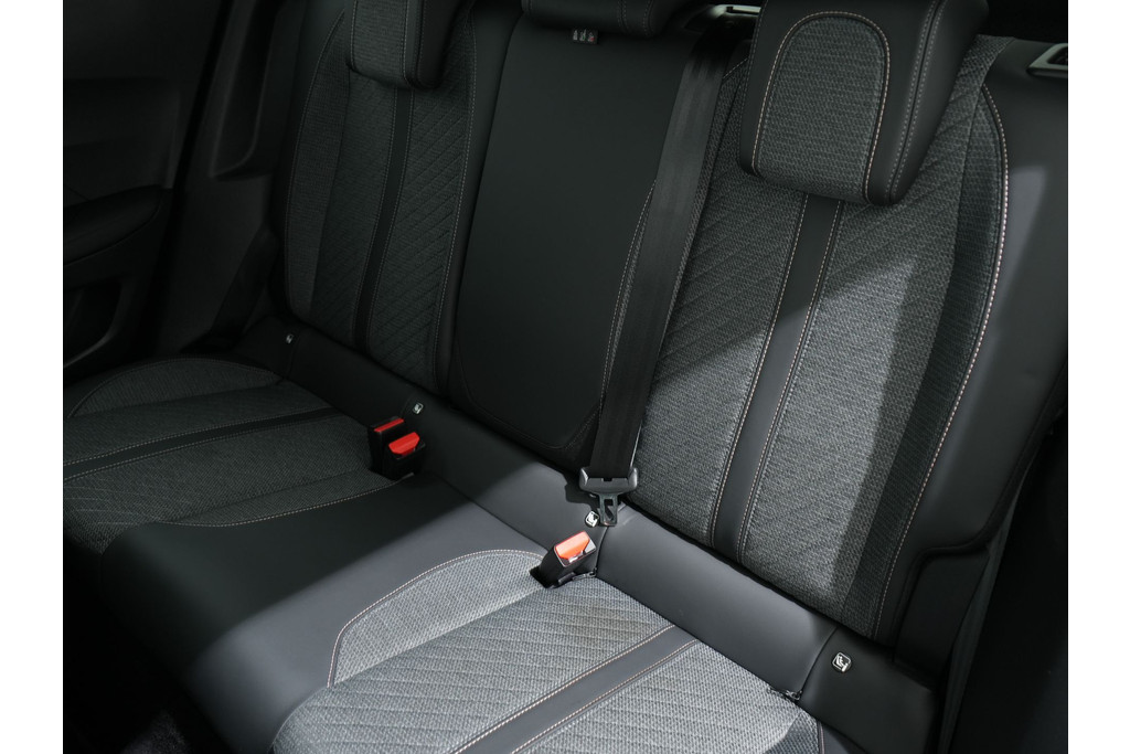 Peugeot 2008 1.2 TURBO 130PK ALLURE 56855637-4.jpg | Hvauto.nl
