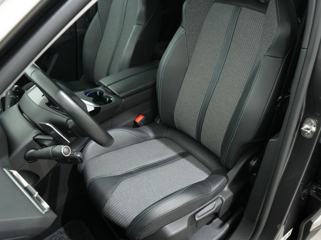 Peugeot 3008 1.2 TURBO 130PK ALLURE PACK EAT8 57195571-3.jpg | Hvauto.nl