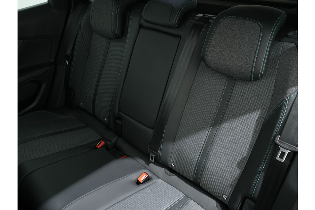 Peugeot 3008 1.2 TURBO 130PK ALLURE PACK EAT8 57195571-4.jpg | Hvauto.nl