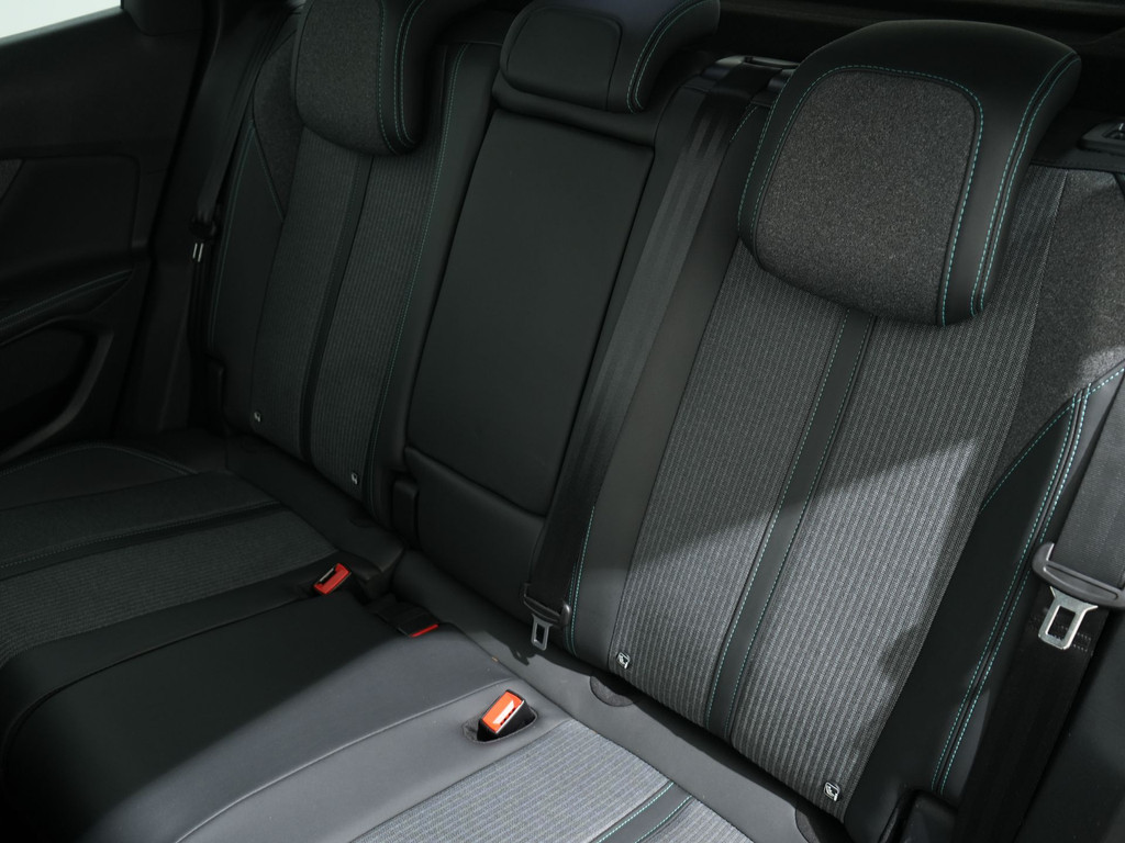 Peugeot 3008 1.2 TURBO 130PK ALLURE PACK EAT8 57195571-4.jpg | Hvauto.nl