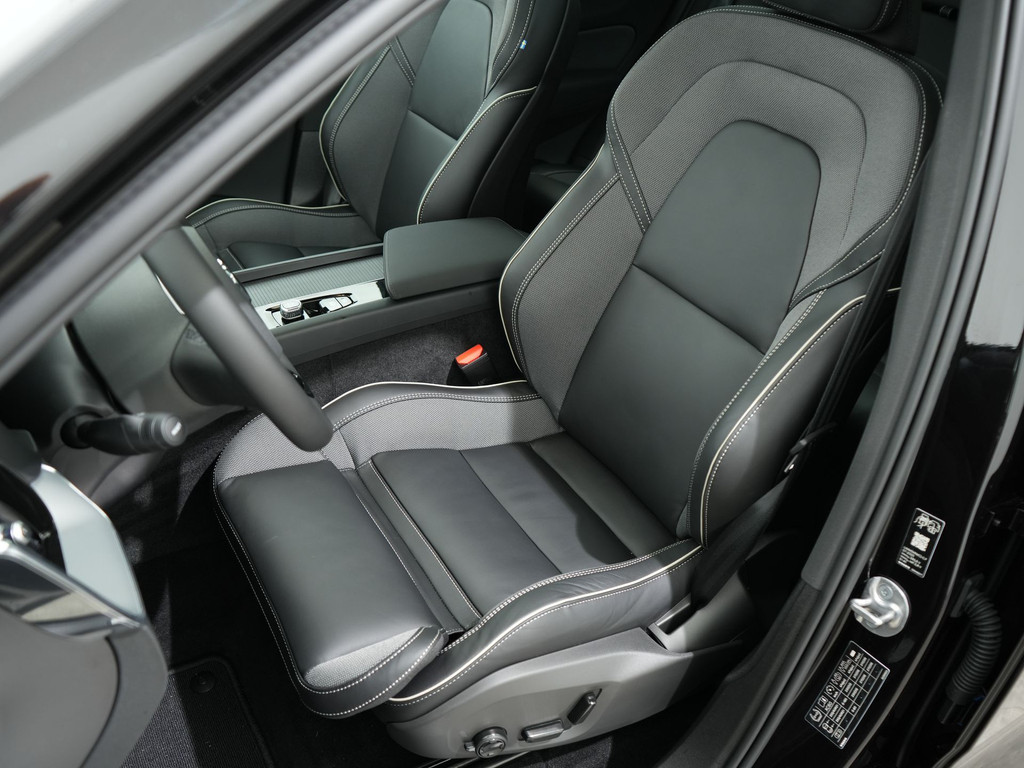 Volvo XC60 2.0 T6 RECHARGE 350PK AWD PLUS BLACK EDITION AUT8 57339773-3.jpg | Hvauto.nl