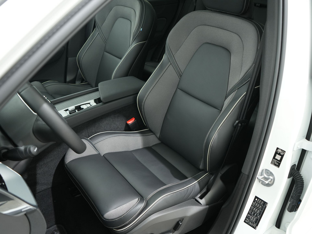 Volvo XC60 2.0 T6 RECHARGE 350PK AWD PLUS BLACK EDITION AUT8 57344429-3.jpg | Hvauto.nl