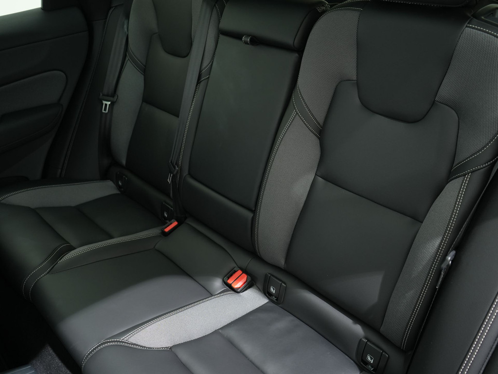 Volvo XC60 2.0 T6 RECHARGE 350PK AWD PLUS BLACK EDITION AUT8 57344429-4.jpg | Hvauto.nl